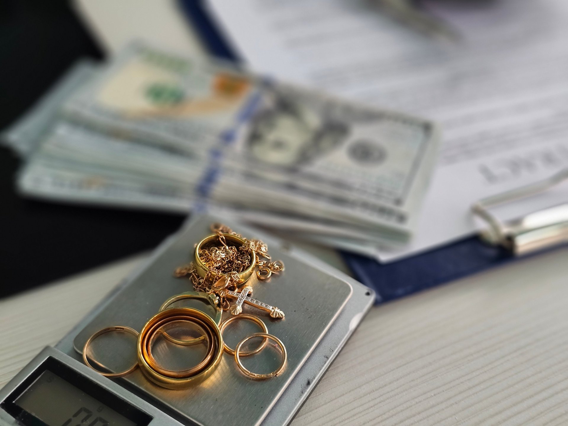 Gold jewelry and cash transaction